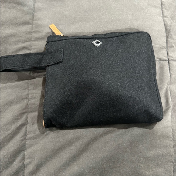 BVLGARI Emirates toiletry bag - Picture 1 of 2